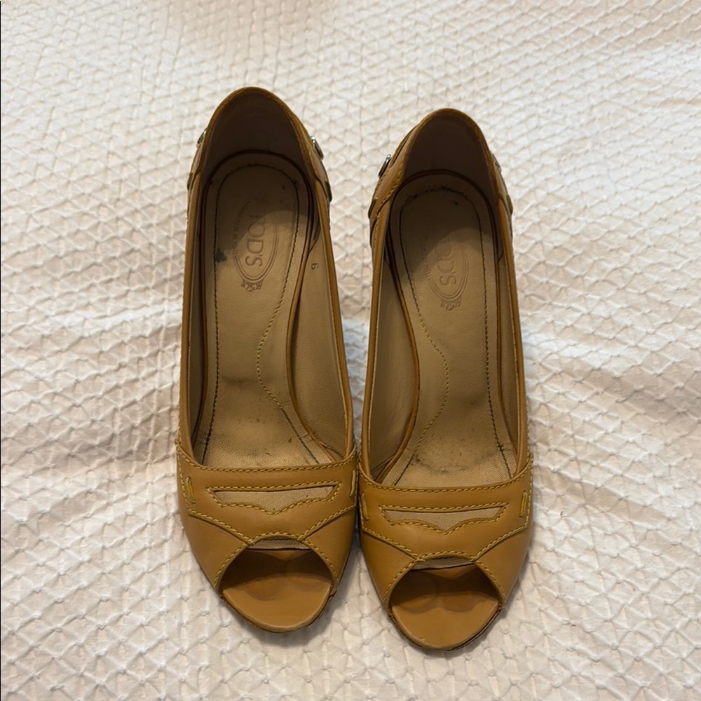 Tod's Tan Leather Peep-Toe Heels